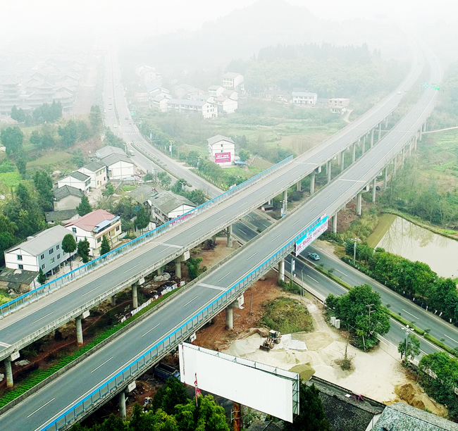 4-蘭州至?？诟咚俟窂V元至南充段路面...